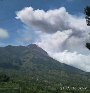 merapi erupsi freatik