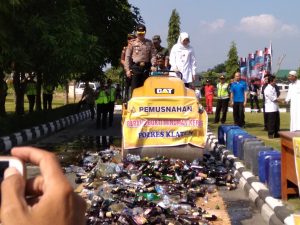 polres musnahkan miras
