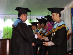 stia madani wisuda