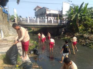 bersih kali makam gereja 1