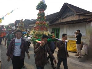 kirab gunungan duwet