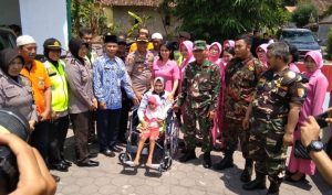 jumat berkah waria