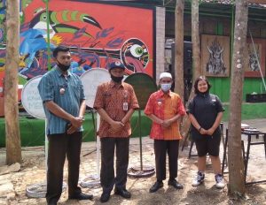penutupan biennale bank sampah