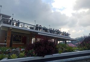 wisatawan di tawangmangu