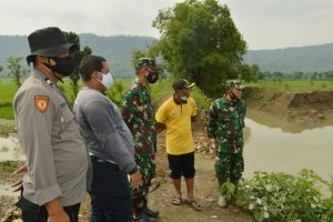 dandim klaten cek tanggul jebol