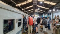 penumpang kereta api daop 6 yogyakarta