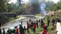 Kodim Klaten Dan Masyarakat Bersihkan Bendungan Sungai Pleret Di Belangwetan