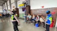 Tim patroli obyek vital dan obyek wisata Polres Klaten saat berpatroli di Stasiun Klaten