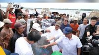 menteri nusron tinjau pagar laut di bekasi