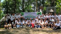 family gathering petrus mawen
