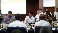 Rapat Koordinasi Pembahasan Finalisasi Paket Ekonomi dan Penyerapan Tenaga Kerja