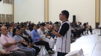 Romo Mutiara Andalas, SJ narasumber_memberikan penjelasan mengenai Santo Ignatius Loyola