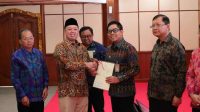 menteri nusron serahkan sertipikat di bali