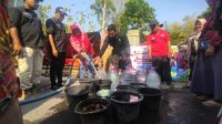 Kadarwati Bersama PSHT Ranting Trucuk Bantu Air Bersih Ke Warga Wiro Dan Bawak